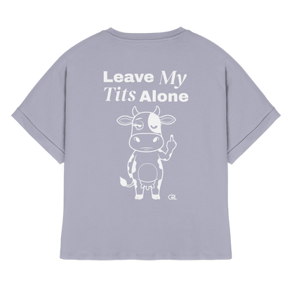 Finger Cow Rücken-Print – Serene Blue Rolled Sleeves Tee | GÖRL Feminist Statement Wear Berlin