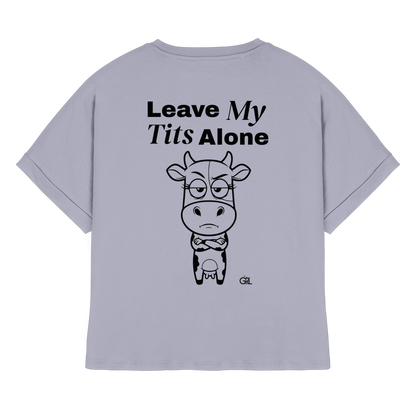 Annoyed Cow Rücken-Print – Serene Blue Rolled Sleeves Tee | GÖRL Feminist Statement Wear Berlin