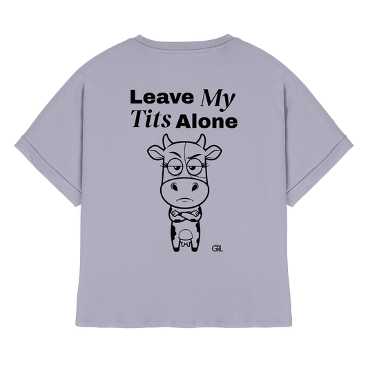 Annoyed Cow Rücken-Print – Serene Blue Rolled Sleeves Tee | GÖRL Feminist Statement Wear Berlin