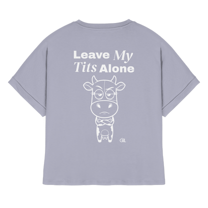 Annoyed Cow Rücken-Print – Serene Blue Rolled Sleeves Tee | GÖRL Feminist Statement Wear Berlin